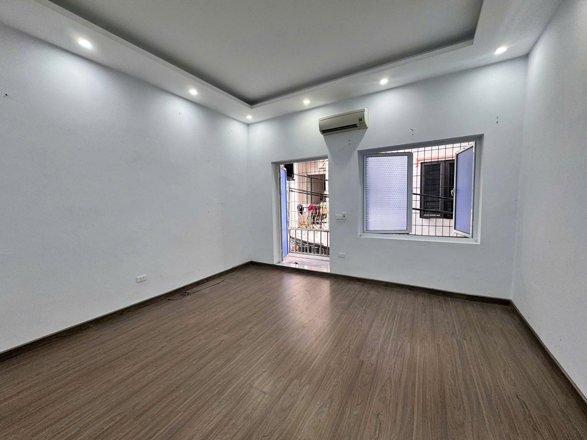 Cho thuê nhà ngõ 191 Kim Ngưu, 35m2, 3 tầng, 2 ngủ kk to, 10 Triệu KD, VP, ở gđ - Ảnh 2
